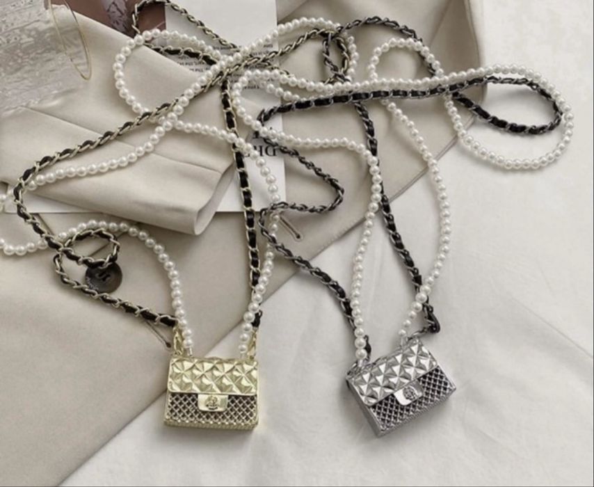 Мини чантичка аксесоар тренд