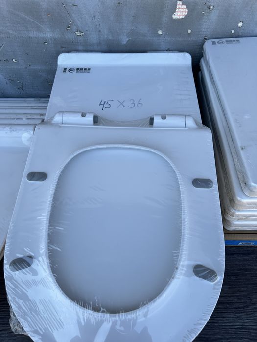 Крышка с сиденьем для унитаза