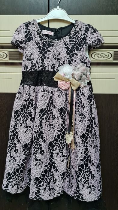 Продам красивое платье на девочку  с ободком