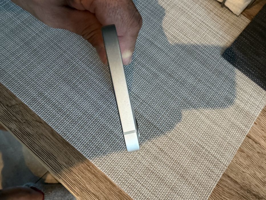 Продавам  Iphone 12