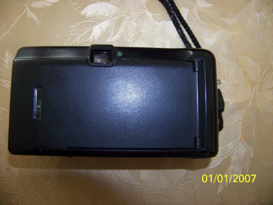 Vand 2 aparate foto KODAK STAR MOTOR,Incarcator,2 acumulatori si husa.