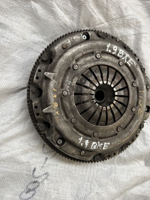 Volanta ambreiaj placa presiune pt 1,9 diesel 105 cp bkc bxe 2005 2009