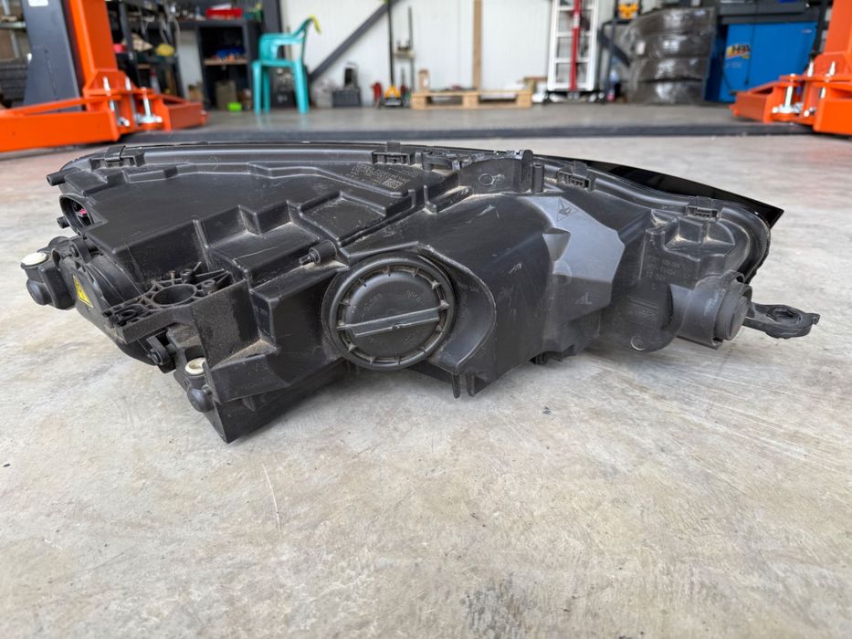 Ксенонов ляв US фар за Audi A5 F5 8W