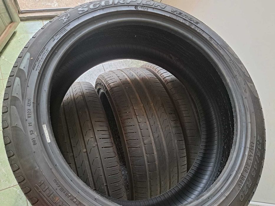 4 anvelope 235/45 R20 Pirelli