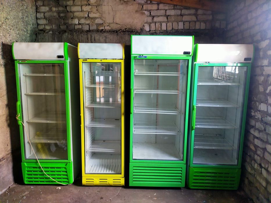 Холодильник витринный.
