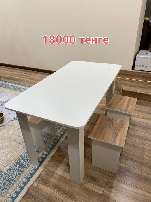 Продаю  стол и табуретки