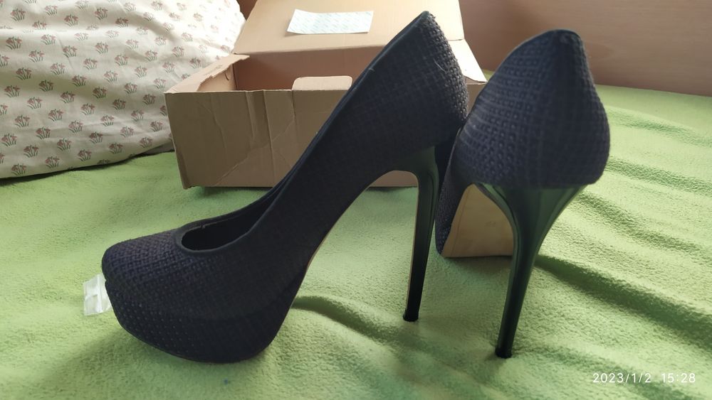 Обувки на висок ток Bershka размер 37