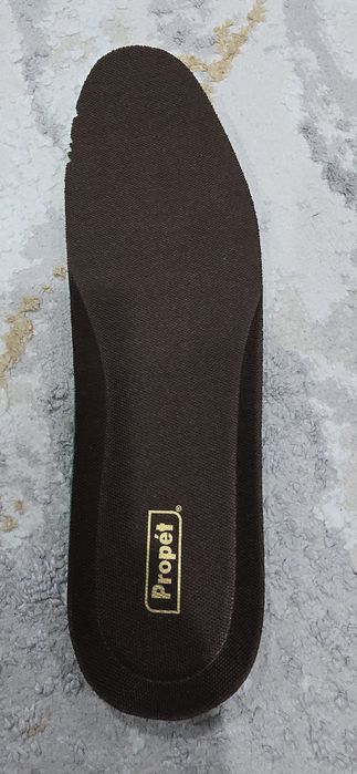 Продам мужские кроссовки