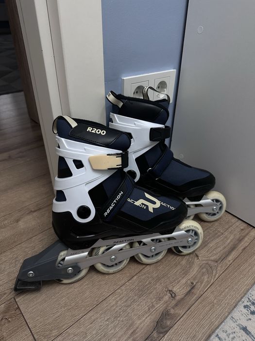 Роликиковые коньки