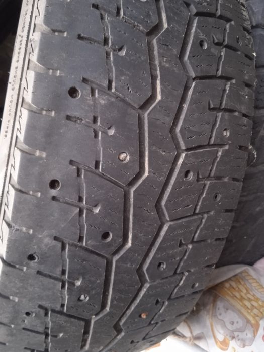 Продам.2ш235/65.R16C*зима