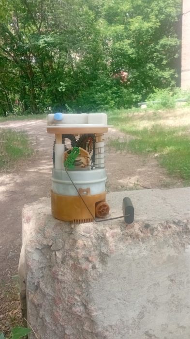 Продам бензонасос на Lada Largus