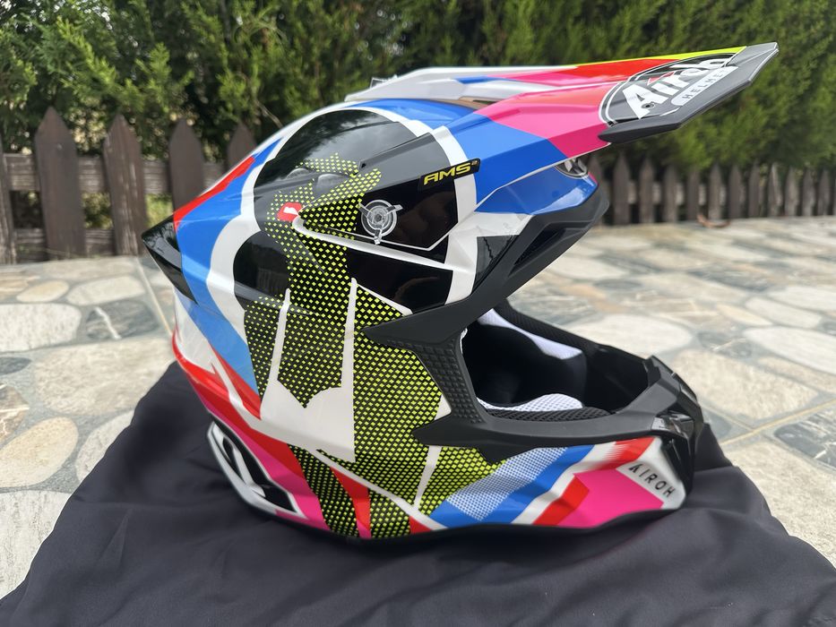 Каска Airoh Strycker View Gloss L