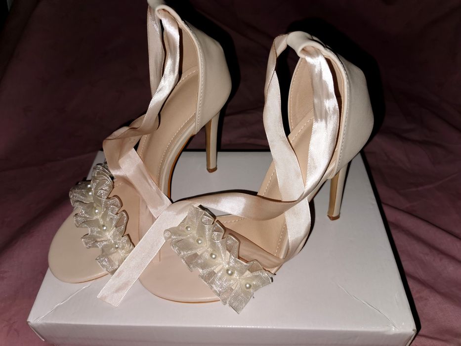 Sandale noi marimea 38