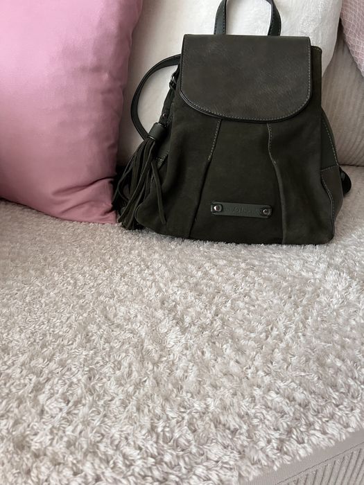 Дамска раница в маслинено зелено