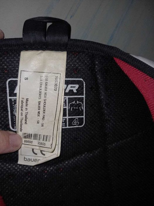 Продам нагрудник хоккейного игрока марки Bauer NSX, размер SR S