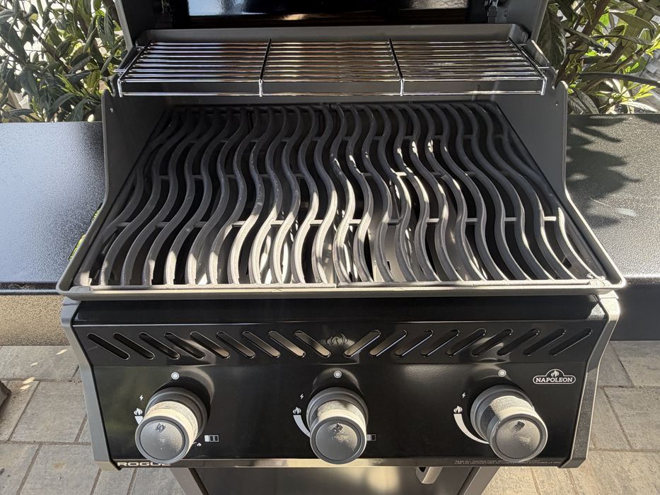 Grill Napoleon Rogue 425 Nou