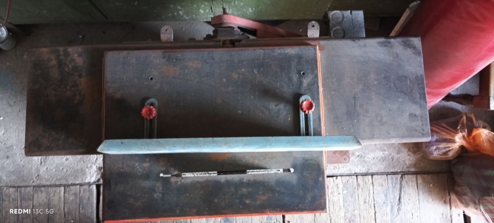 Домашна универсална дървообработваща машина