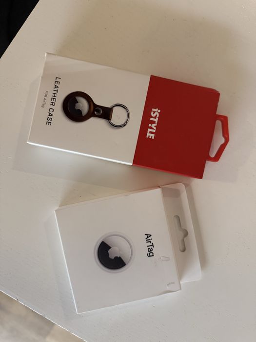 Air tag + leather case