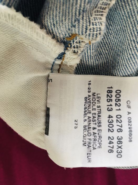 Vand blugi de firma Lewis cu talia 40 cm.