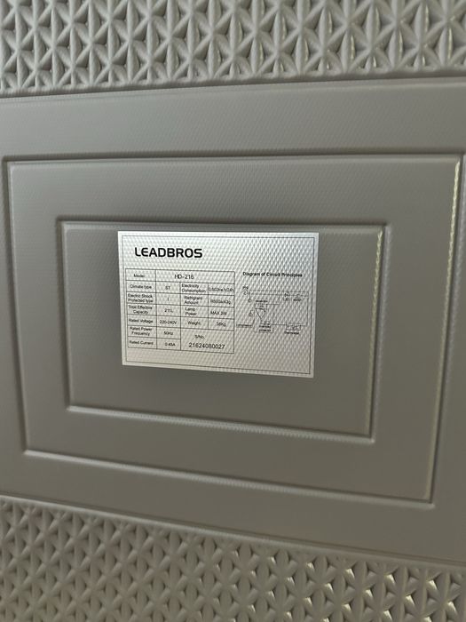Холодильник Leadbros.
