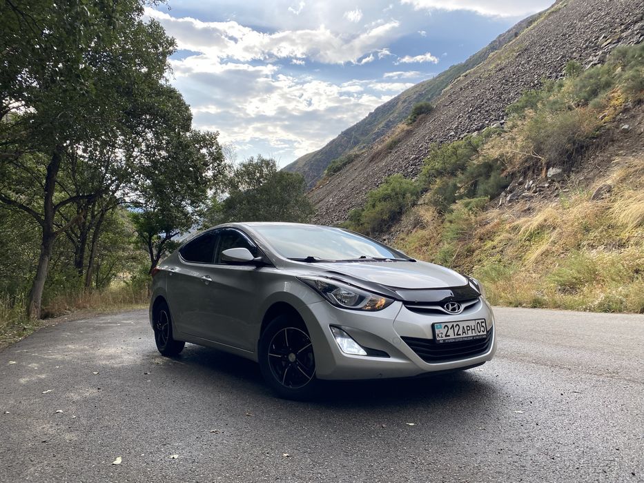 Автомобиль хендай Элантра