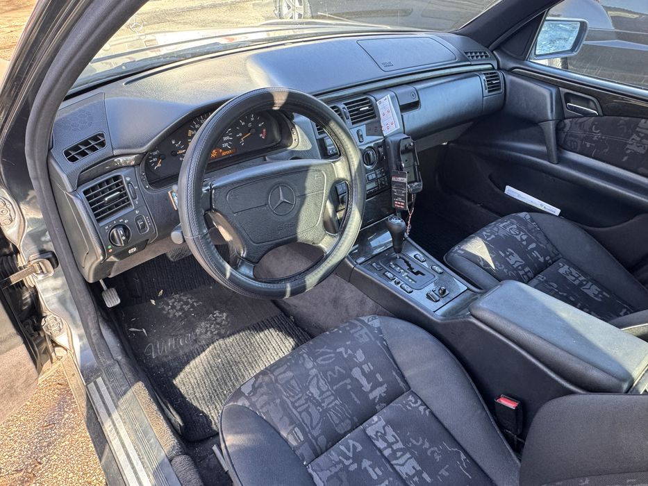 Е класа на части