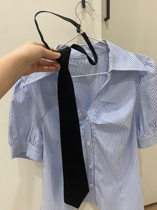 Голубая рубашка в полоску