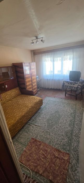 Închiriez apartament cu 2 camere