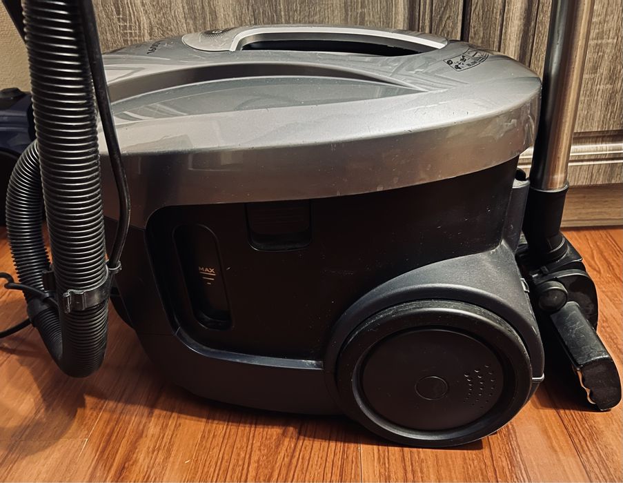 Моющий пылесос LG