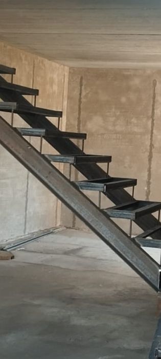 Лестницы из дерева. Столярная мастерская.