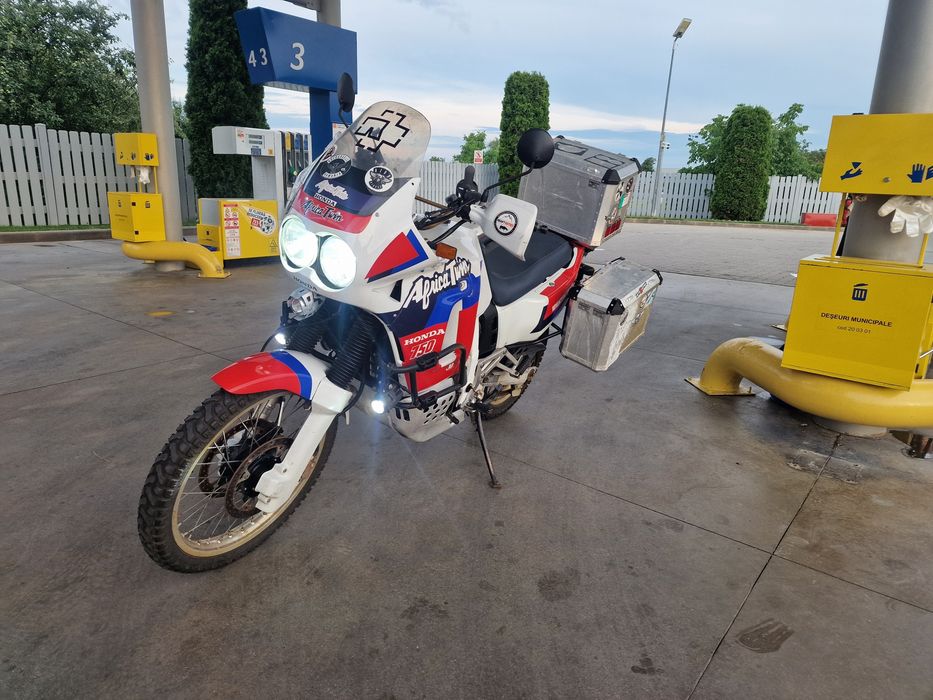 Motocicleta Honda Africa twin RD04
