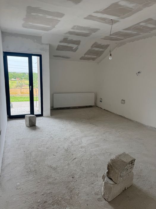 Propietar vand casa in Parța