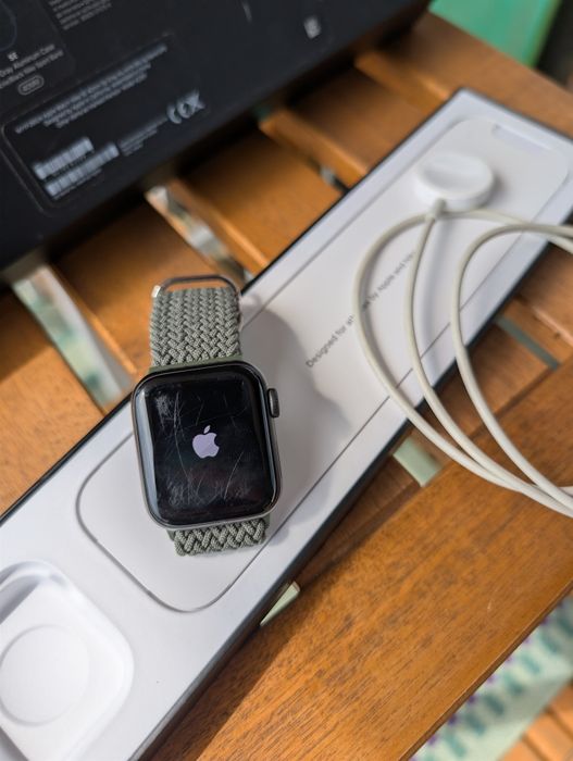 Apple Watch Nike SE 40mm Space Gray Aluminium