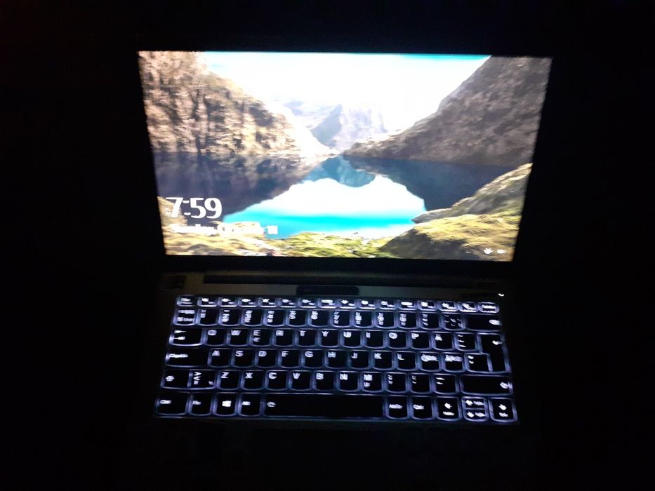 Laptop Lenovo IdeaPad5 14ALC05 perfect pentru plimbăreți