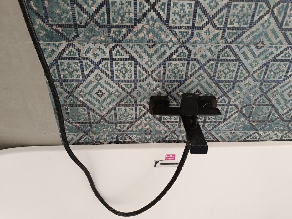 Vand cada free-standing