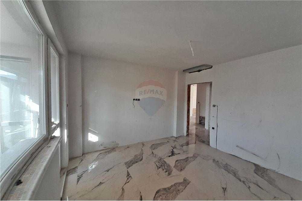 Продава се Многостаен апартамент в Шумен, Математическа гимназия - 141 кв.м за 1412 €/кв.м - Снимка #5