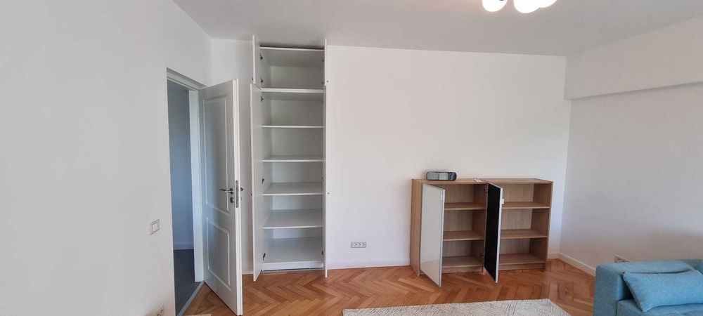Inchiriez ap. doua camere  Pta. Unirii (2 min metrou)