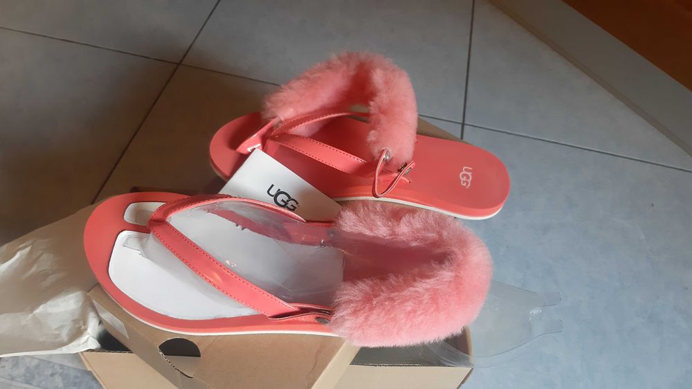 Дамски обувки UGG и REPLAY