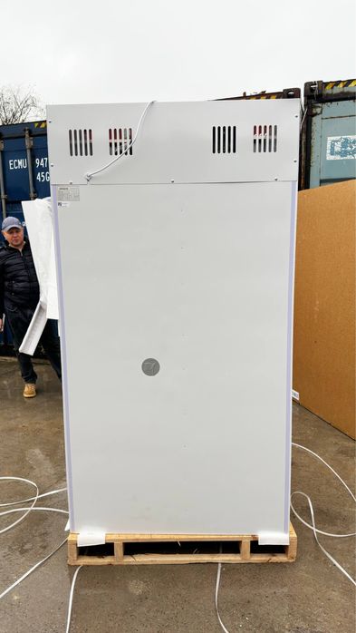 Холодильник витринного типа Aiwa японский