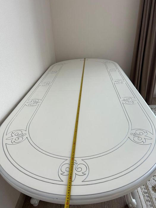 Стол в зал качественный