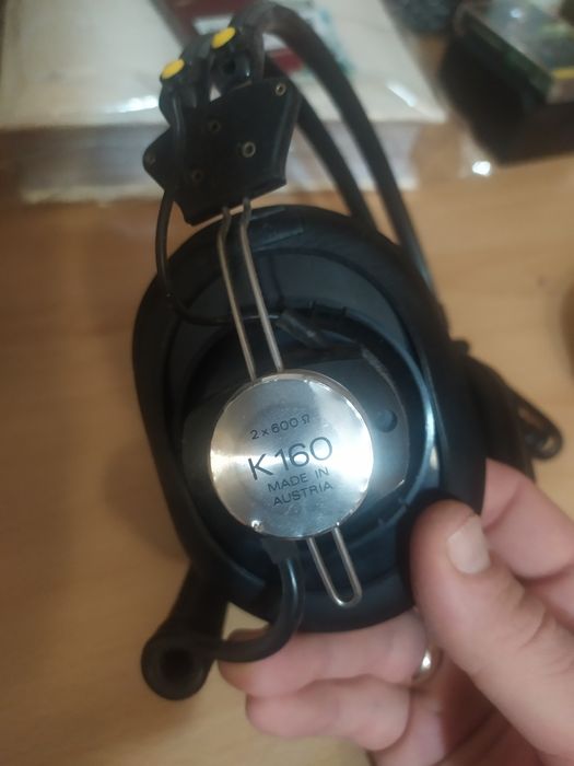 Слушалки AKG K160