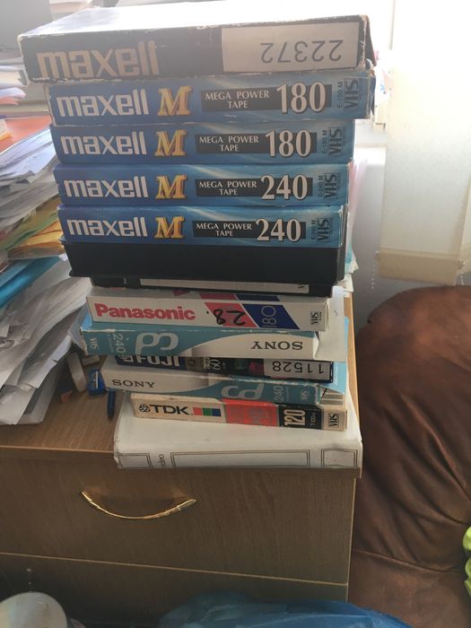 Casete vhs si de curățare capete cu recipient lichid spalare .