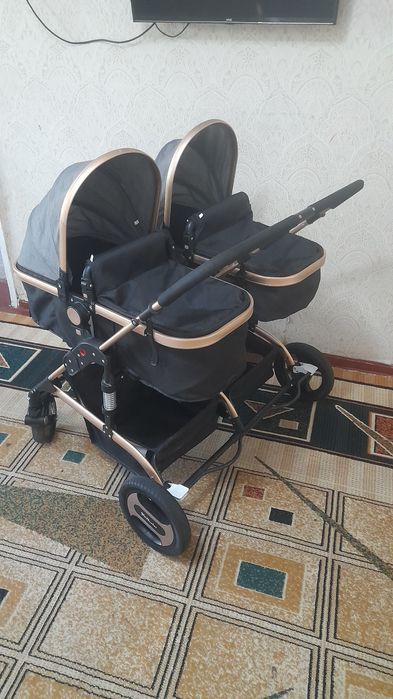 Egizaklar uchun aravacha