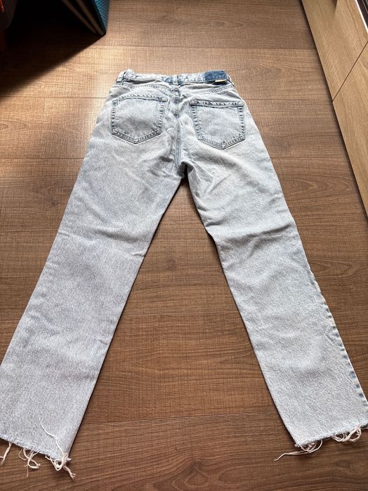 нови  дънки STRADIVARIUS