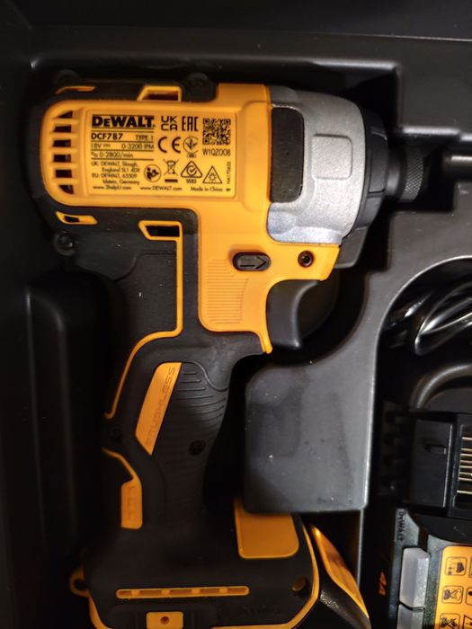 Нов комплект Девалт DeWALT DCK2060M2T