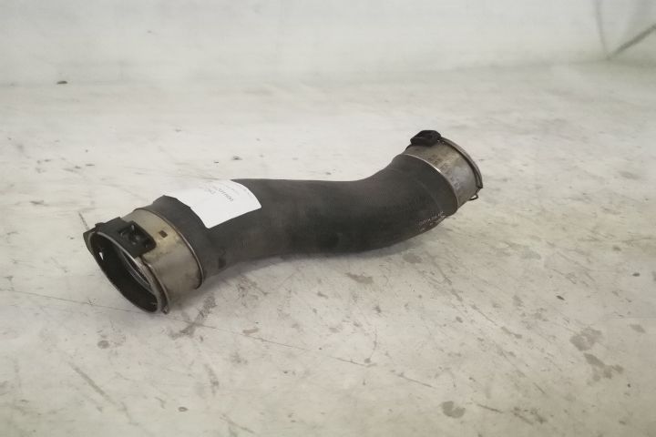 Оригинален интеркулер маркуч/тръбопровод в добро състояние Мерцедес-Бе