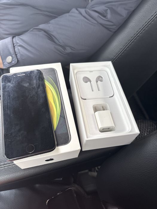 Iphone se 2020 продам