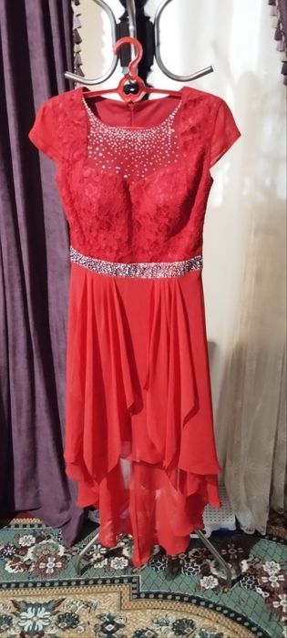 Нарядные платья вечерние