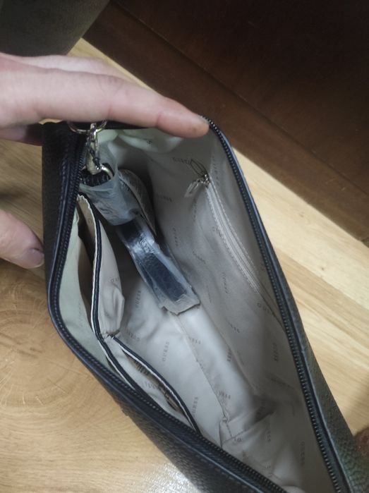 Дамска чанта GUESS