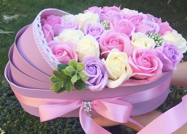 Aranjament landou cu trandafiri de sapun